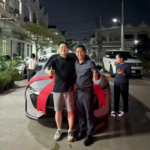 DG Motors delivered a new Mazda EZ-6 to the customer’s doorstep at night