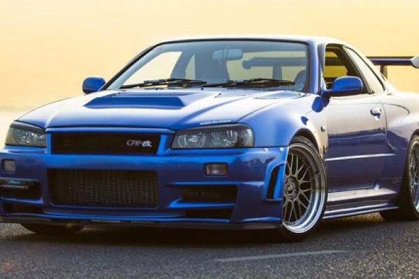 Nissan Skyline GT-R R34 Front Three-Quarter