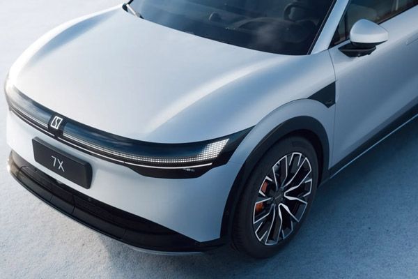 Zeekr 7X Clamshell Hood Design