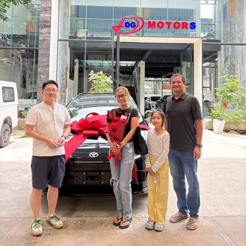 A warm-hearted family purchased a Toyota bZ5 at the DG Motors store