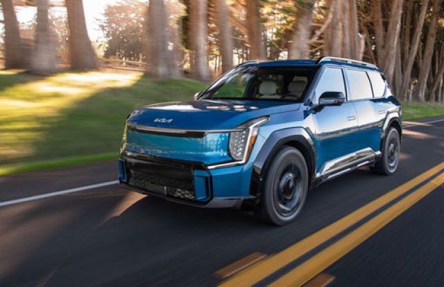2025 Kia EV9 Rolling Shot