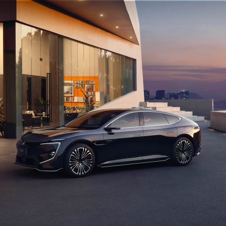 avantr12-suv-luxury-suv