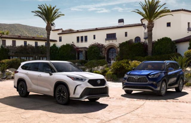 These Toyota SUVs: Crisp white, rich blue—sleek style meets upscale comfort. Perfect for luxury getaways.