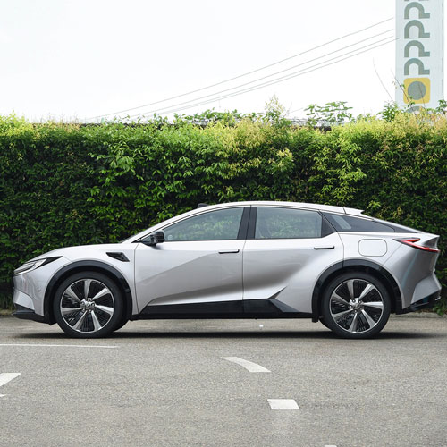 2025 Toyota bz5 630 PRO SMART Profile Shot