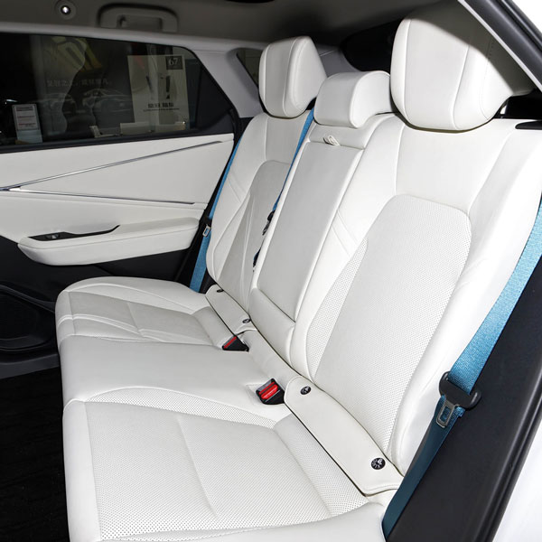 2025 Toyota bz5 630 PRO SMART rear seats