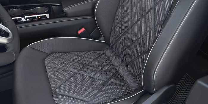 Volkswagen Atlas 2025 Leatherette-wrapped, multi-function heated steering wheel with Tiptronic paddle shifters