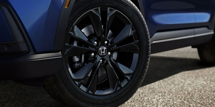 2024 Honda CR-V Close-up of the CR-V's gloss-black alloy wheels.