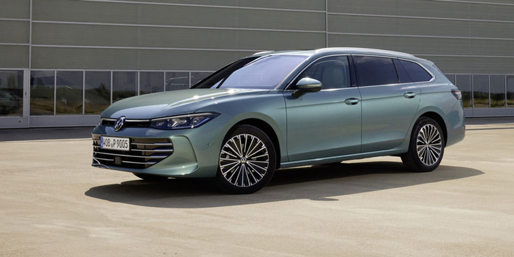 Side view of the Volkswagen Passat 2024