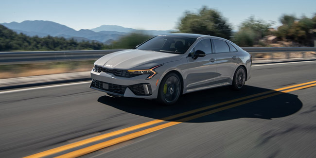 Kia K5 2025 Rolling Shot