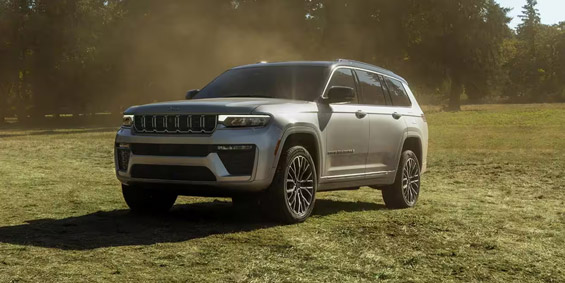 2026 Jeep Grand Cherokee Front Three-Quarter