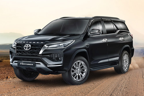 Toyota Fortuner Front Three-Quarter