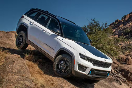 White 2025 Jeep Grand Cherokee Trailhawk 4xe Off-road Downhill