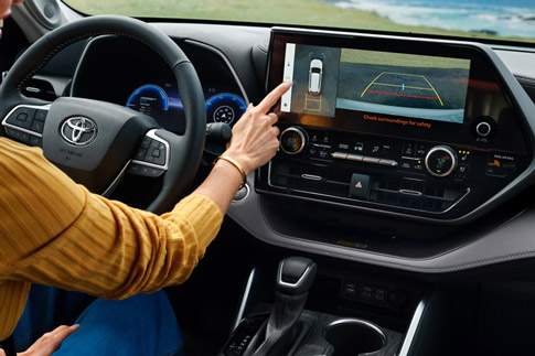 2026 Toyota Highlander Hybrid Platinum Center Console Display