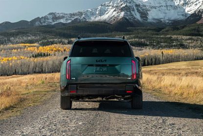 A rear-view shot of the 2027 Kia Telluride Hybrid X-Line SX Prestige in jade green