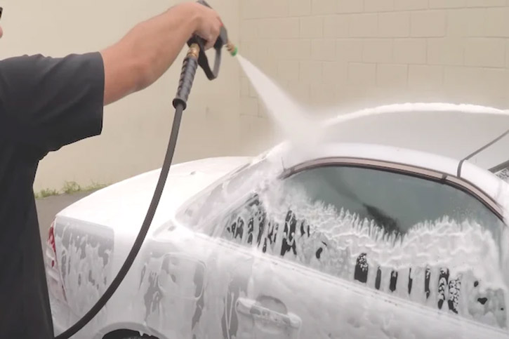 Rinse the foam off the car body with running water