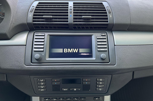 2006 BMW X5 center console