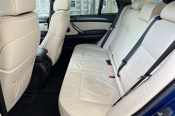 2006 BMW X5 rear seat space