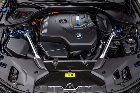 2021 BMW 530e engine compartment