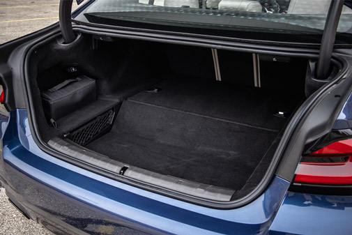 2021 BMW 530e trunk space