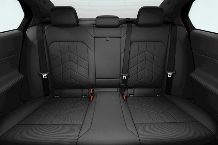 2027 BMW 550e xDrive rear seat space