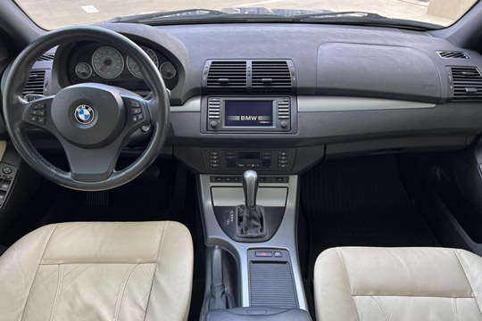 Interior view of the 2006 BMW X5