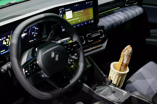 Renault 5 Electric Driver's View