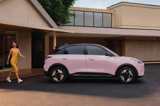 Side view of the 2026 Geely EX2