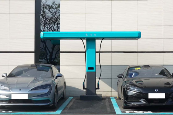 The two cars used BYD flash charging stations