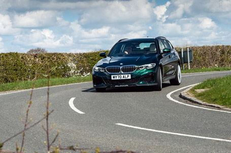 Three-quarter view of the front of the Alpina D3 S Touring
