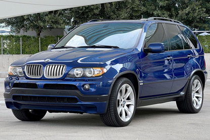 Three-quarter view of the front side of the 2006 BMW X5