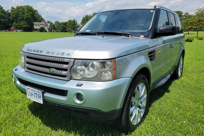Three-quarter view of the front side of the 2006 Land Rover Range Rover Sport