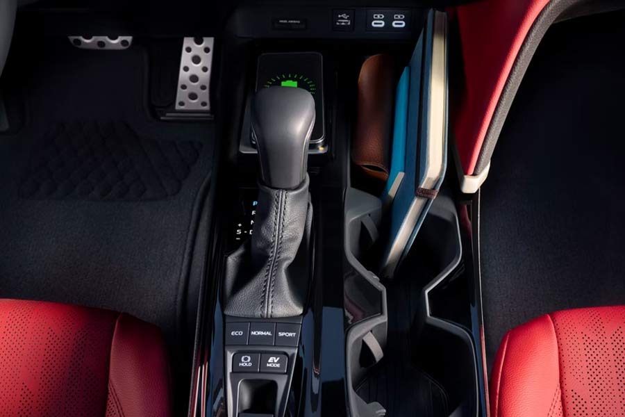 2026 Toyota Camry XLE gear shift lever