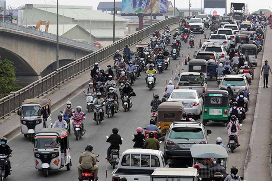 Mixed traffic flow of motorcycles and cars in Cambodia